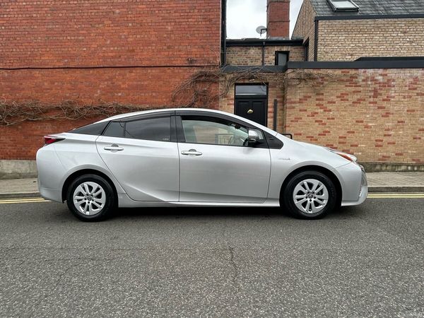Toyota Prius Hatchback, Petrol Hybrid, 2018, Silver