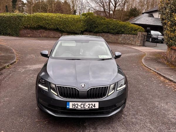 Skoda Octavia Saloon, Diesel, 2019, Grey