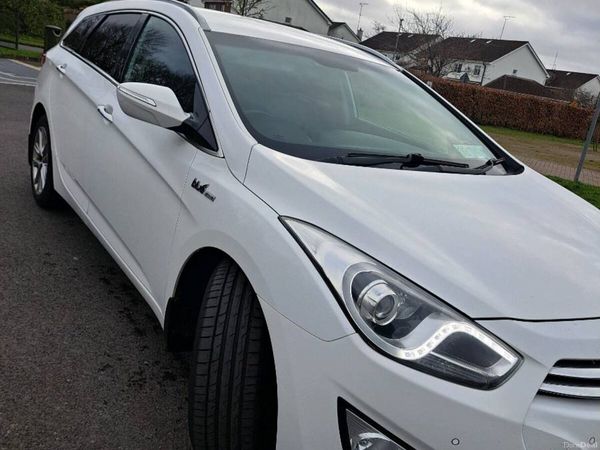 Hyundai i40 Estate/Jeep, Diesel, 2015, White