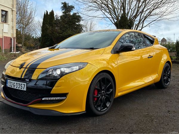 Renault Megane Hatchback, Petrol, 2013, Yellow