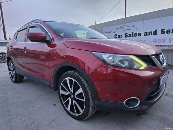 Nissan Qashqai Hatchback, Diesel, 2016, Red
