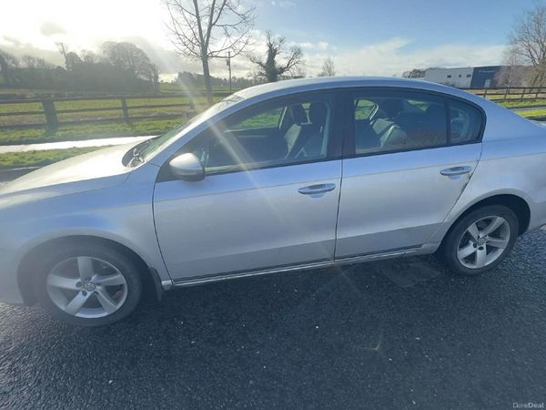 Volkswagen Passat Saloon, Diesel, 2011, Silver