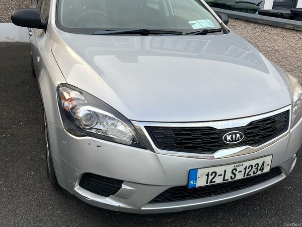 Kia Ceed Hatchback, Diesel, 2012, Silver