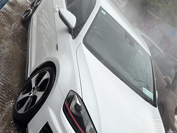 Volkswagen Golf Hatchback, Petrol, 2015, White