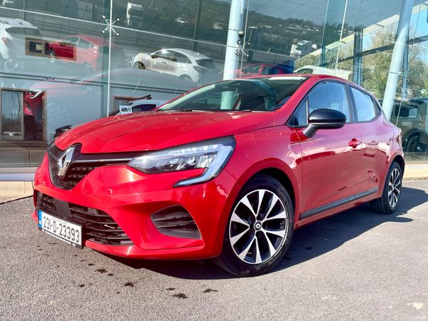 Renault Clio Hatchback, Petrol, 2023, Red