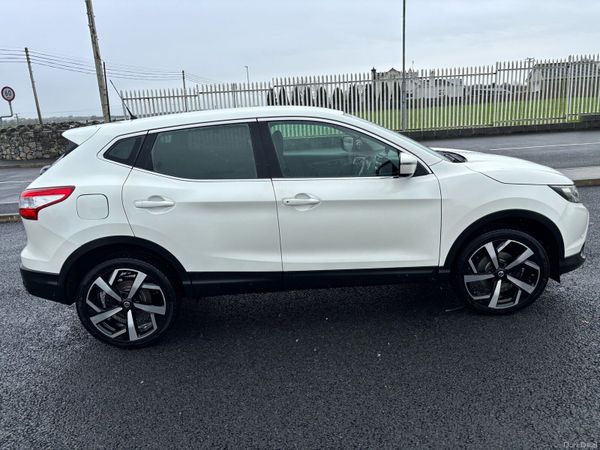 Nissan Qashqai Hatchback, Diesel, 2015, White