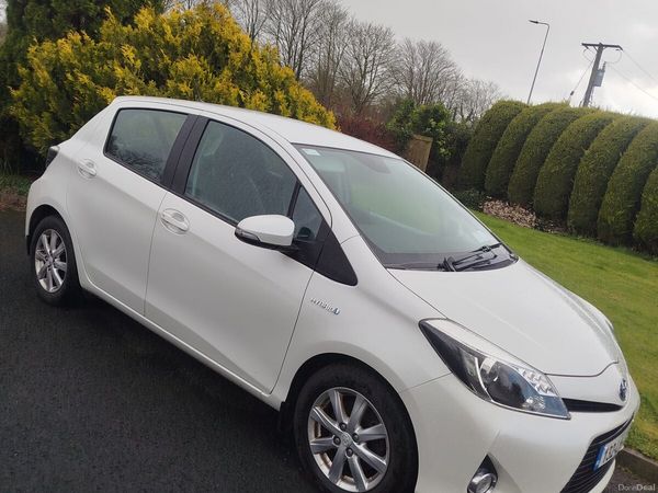 Toyota Yaris Hatchback, Petrol Hybrid, 2013, White