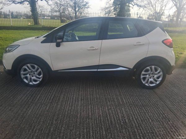 Renault Captur Hatchback, Diesel, 2015, Yellow