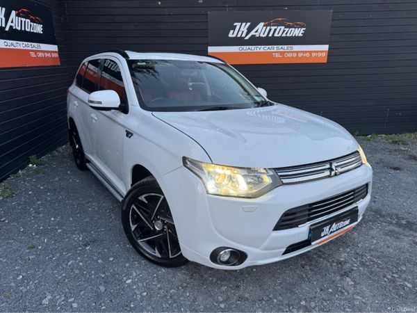 Mitsubishi Outlander SUV, Petrol Hybrid, 2015, White