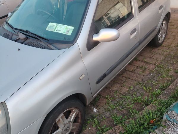 Renault Clio Hatchback, Petrol, 2005, Silver