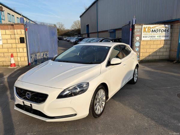Volvo V40 Hatchback, Petrol, 2013, White