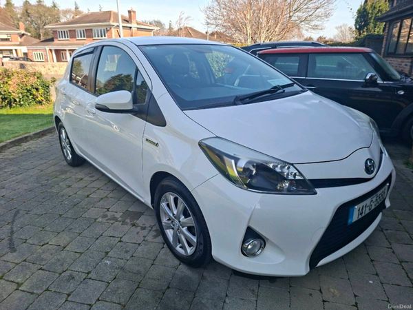 Toyota Yaris Hatchback, Petrol Hybrid, 2014, White