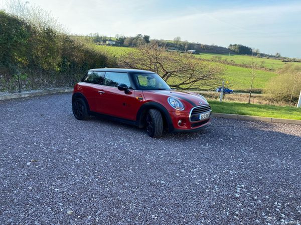 Mini Cooper Hatchback, Diesel, 2015, Red