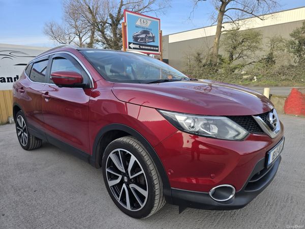 Nissan Qashqai Hatchback, Diesel, 2016, Red