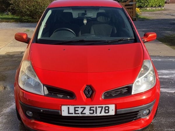 Renault Clio Hatchback, Petrol, 2006, Red