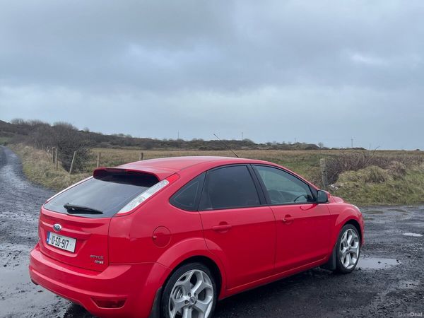 Ford Focus Hatchback, Diesel, 2010, Red