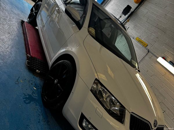 Skoda Octavia Estate, Diesel, 2015, White