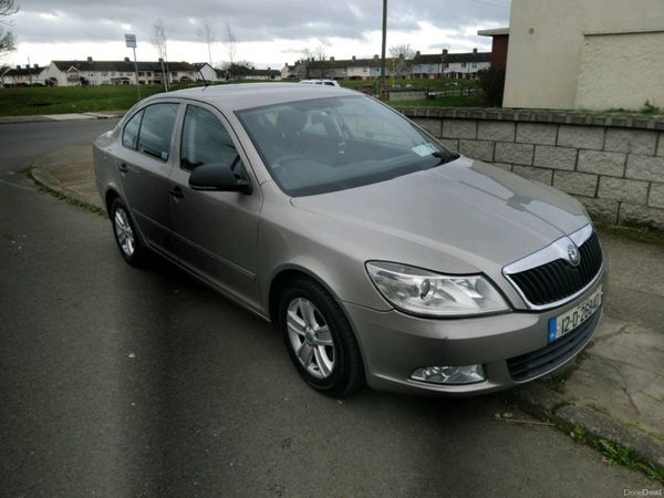 Skoda Octavia Saloon, Diesel, 2012, Beige