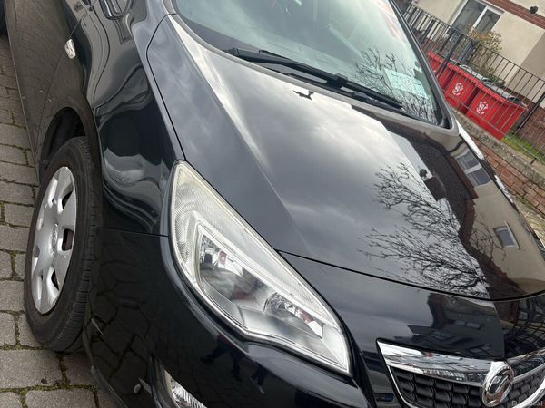 Vauxhall Astra Hatchback, Petrol, 2012, Black