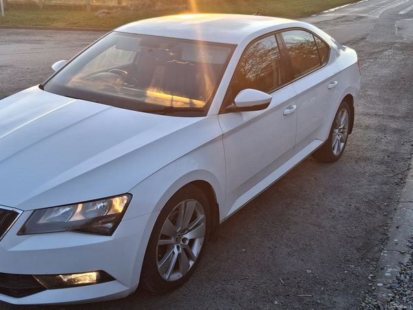 Skoda Superb Hatchback, Diesel, 2016, White