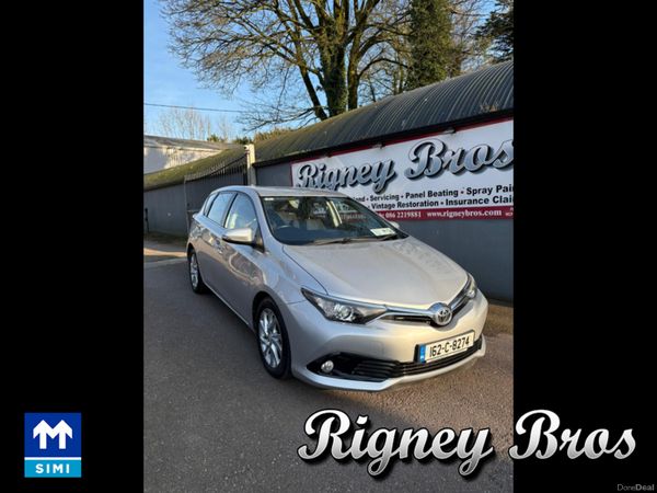 Toyota Auris Hatchback, Diesel, 2016, Silver