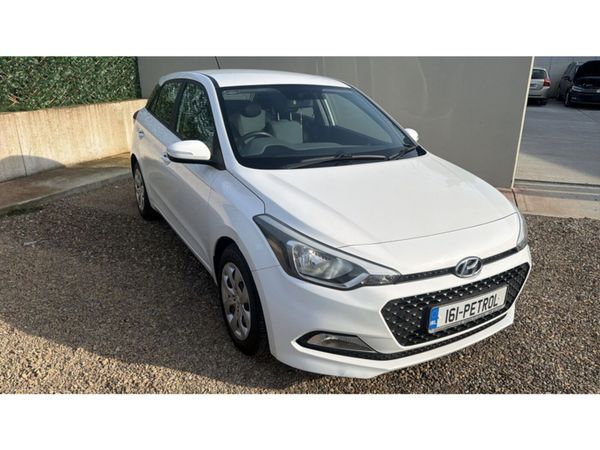 Hyundai i20 Hatchback, Petrol, 2016, White