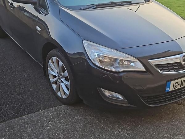 Vauxhall Astra Hatchback, Diesel, 2012, Black