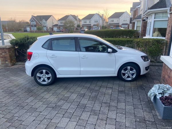 Volkswagen Polo Hatchback, Petrol, 2014, White