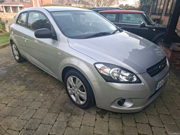 Kia Ceed Hatchback, Petrol, 2010, Silver