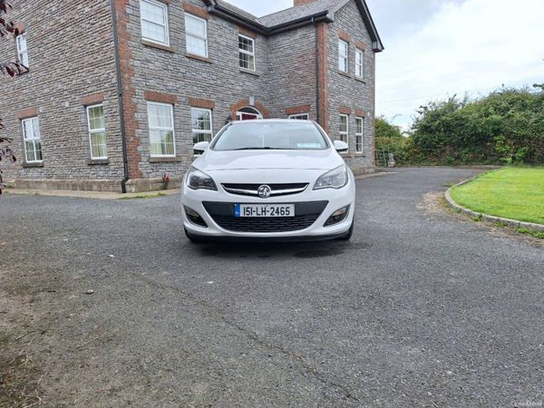 Vauxhall Astra Hatchback, Diesel, 2015, White