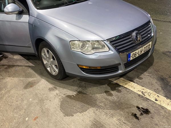 Volkswagen Passat Saloon, Petrol, 2006, Blue