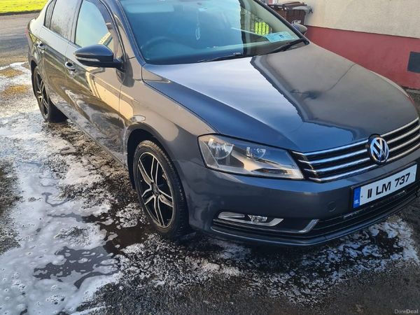 Volkswagen Passat Saloon, Diesel, 2011, Grey