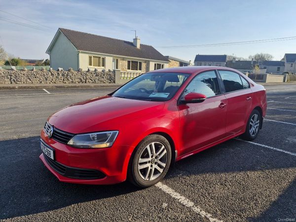 Volkswagen Jetta Saloon, Diesel, 2012, Red