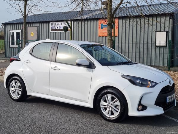 Toyota Yaris Hatchback, Petrol Hybrid, 2024, White