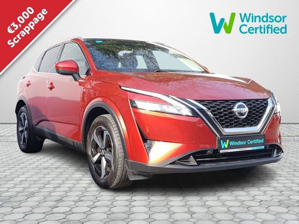 Nissan Qashqai MPV, Petrol, 2022, Red