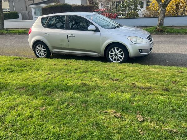 Kia Ceed Hatchback, Petrol, 2007, Silver