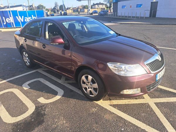 Skoda Octavia Hatchback, Diesel, 2010, Red
