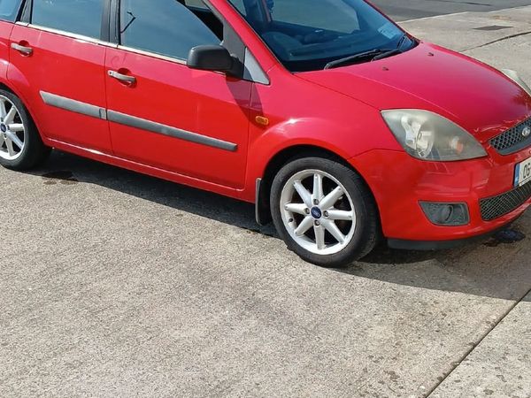 Ford Fiesta Hatchback, Petrol, 2006, Red