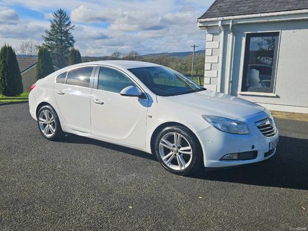 Vauxhall Insignia Hatchback, Diesel, 2012, White