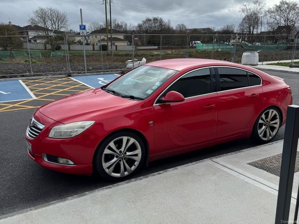 Vauxhall Insignia Hatchback, Diesel, 2012, Red