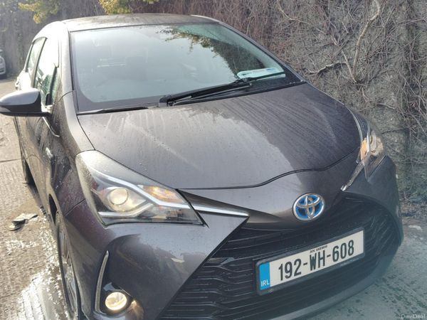 Toyota Yaris MPV, Petrol Hybrid, 2019, Grey
