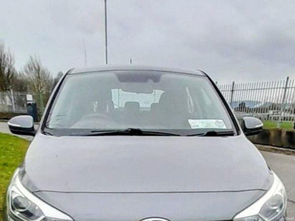 Hyundai i20 Hatchback, Petrol, 2015, Grey