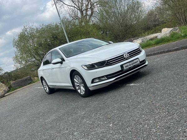Volkswagen Passat Saloon, Diesel, 2015, White