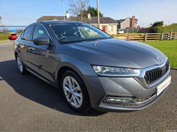 Skoda Octavia Hatchback, Diesel, 2023, Grey