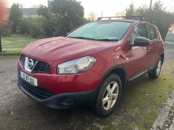 Nissan Qashqai Estate/Jeep, Diesel, 2012, Red
