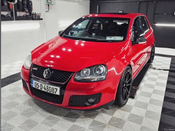 Volkswagen Golf Hatchback, Petrol, 2005, Red