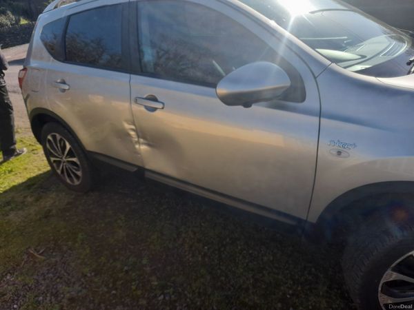 Nissan Qashqai Hatchback, Diesel, 2013, Silver