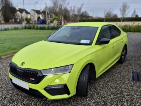 Skoda Octavia Saloon, Diesel, 2024, Green
