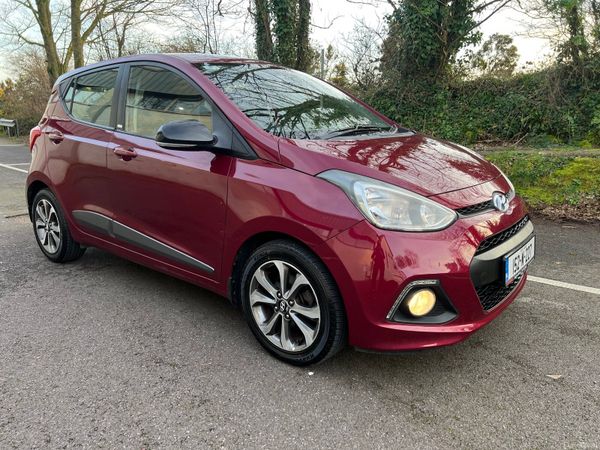 Hyundai i10 Hatchback, Petrol, 2015, Red