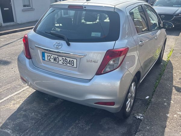 Toyota Yaris Hatchback, Petrol, 2012, Silver